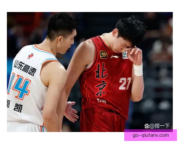 CBA官网：全新赛季精彩纷呈，篮球迷们不容错过的赛事精彩回顾与前瞻